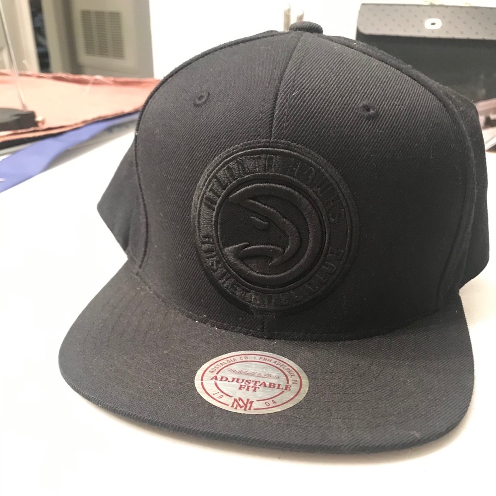 Atlanta Hawks Black SnapBack Hat